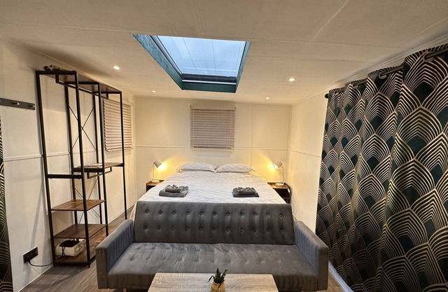 Luxurious Pavillion with Skylight, Patio, and Quadruple garden door and ensuite