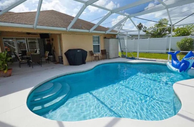 Luxurious Pool Cottage Sleep 2