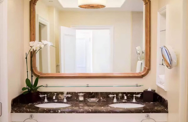 Luxurious retreat in a 2 Bedroom Suite at the 4 Seasons Aviara in Carlsbad
