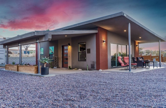 Luxurious STUDIO 19 - Quiet - Views - Town in 5 mins - JTNP - in 8 minutes