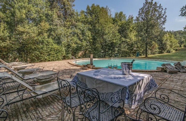 Luxurious Villa in Filottrano with Swimming Pool