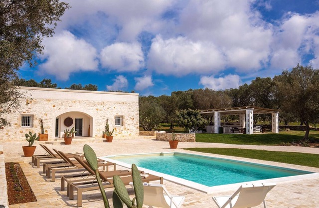 Luxurious Villa "Lamia del Riccio" with Pool, Wi-Fi, A/C, Terrace & Garden