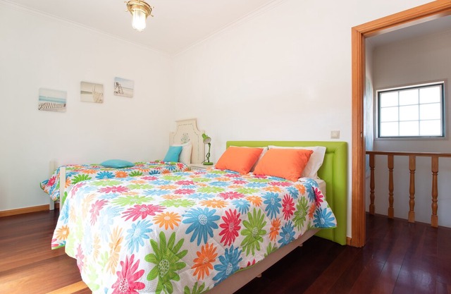 Luxurious villa on a golf course, swimming pool, near beautiful beaches (Lisbon-Portugal)