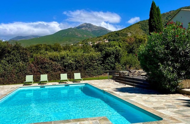 Luxurious villa with swimming pool in the heart of the maquis, 5' drive from ST FLORENT