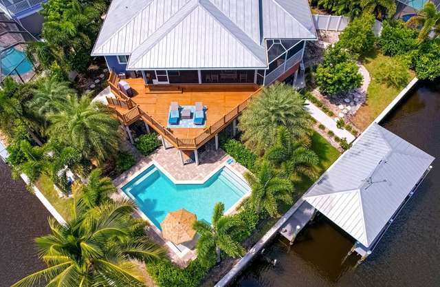 Luxurious waterfront home, pool, boat dock, fillet station, private guest suite