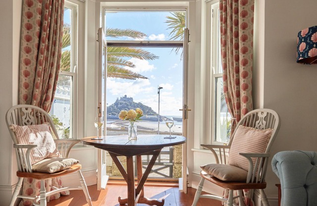 Luxury 1 bed apartment - best view in Cornwall?