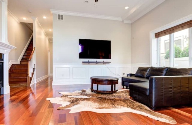 Luxury 1B/1B Apartment by Hudson – 10 mins to NYC