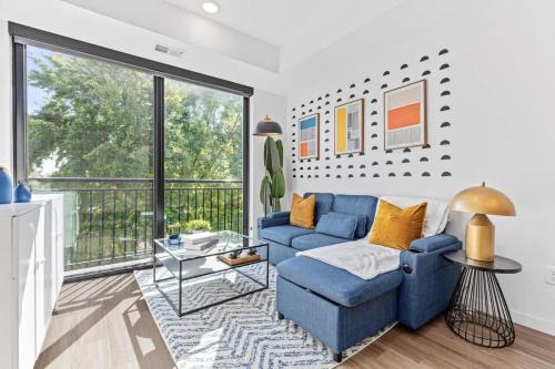 Luxury 1BD Gym Rooftop Street Parking by DT UMN