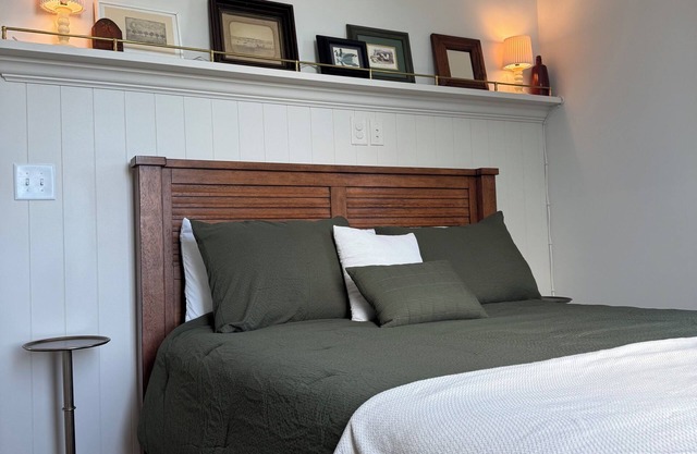 Luxury 1BR/1BA, 12 Mins to Broadway