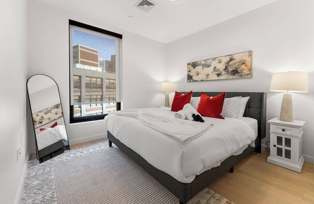Luxury 1BR Near Broadway Southie 9336