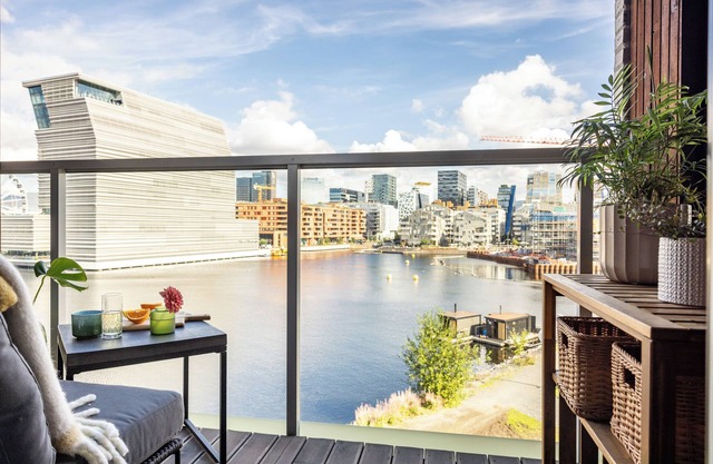 Luxury 2-bedroom apartment with WiFi, AC in welcoming Oslo