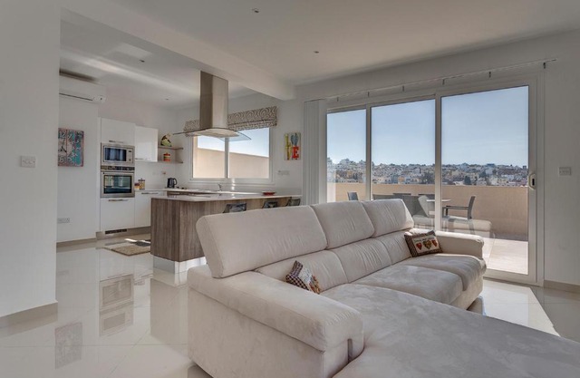 Luxury 2 Bedroom Penthouse in St Julians