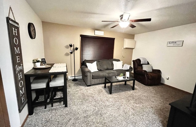 Luxury 2 BR Apt w/King Bed