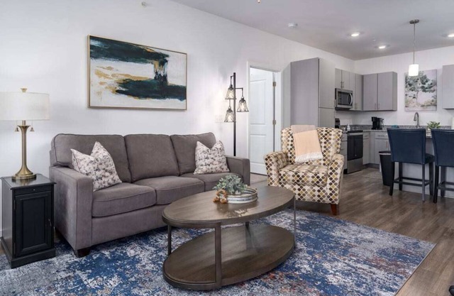 Luxury 2 BR near Oak Mtn Park