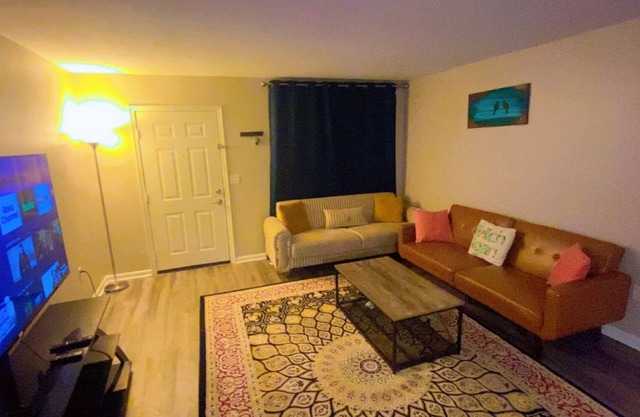 Luxury 2BD, 2BA w/free parking on site.