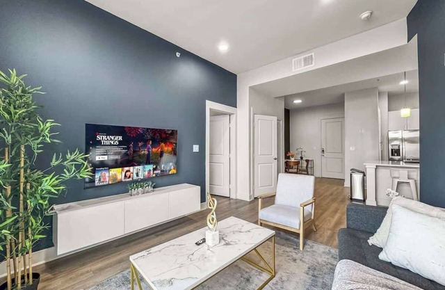 Luxury 2BD | Deep Ellum | Free Parking | Pool+Gym
