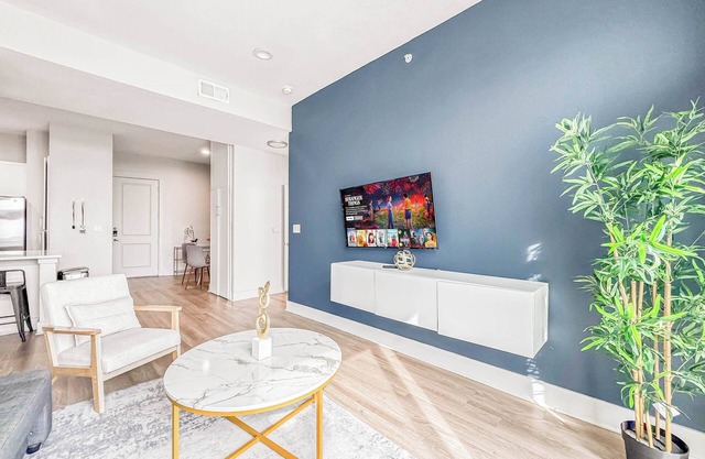 Luxury 2BD | DT Deep Ellum | 7 Beds | Free Parking
