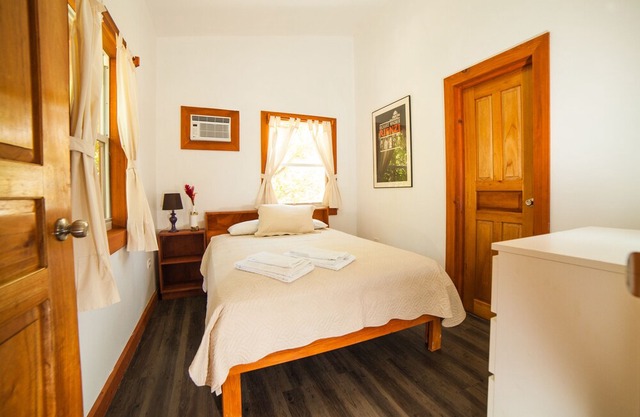 Luxury 2BR ❤️Ocean, Jungle, Sunsets, Walk to Surf