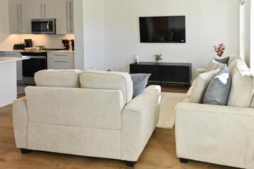 Luxury 3 Bdrm 3 Bath townhome in Chestermere