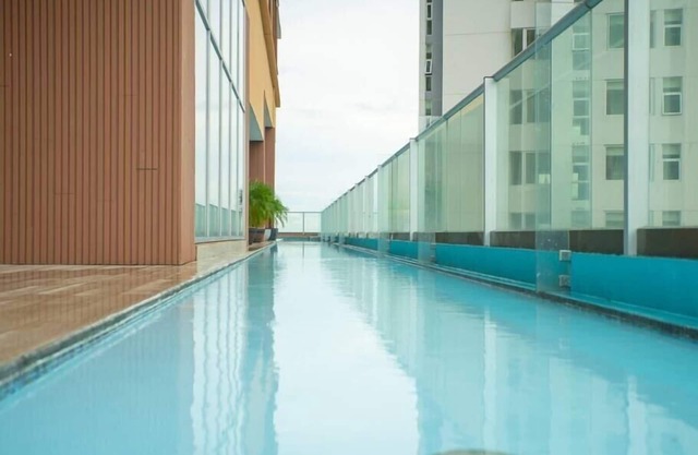 Luxury 3 Bedroom Oceanview apt w parking balcony