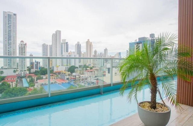 Luxury 3 Bedroom Oceanview apt parking w balcony