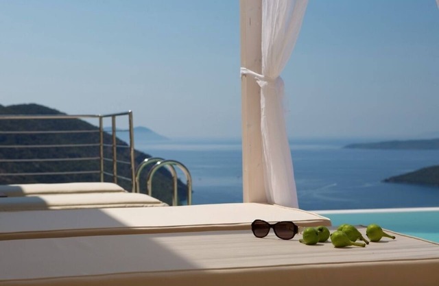 LUXURY 3 bedroom villa infinity pool, near Mikros Gialos beach, Sivota & Nidri