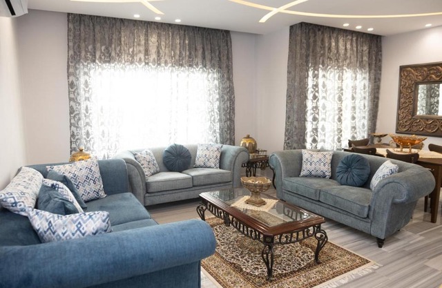 Luxury 3BR Apartment, Der Ghbar 165m2