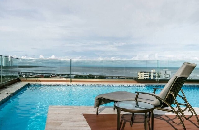 Luxury 3BR Cityview apt, parking and balcony