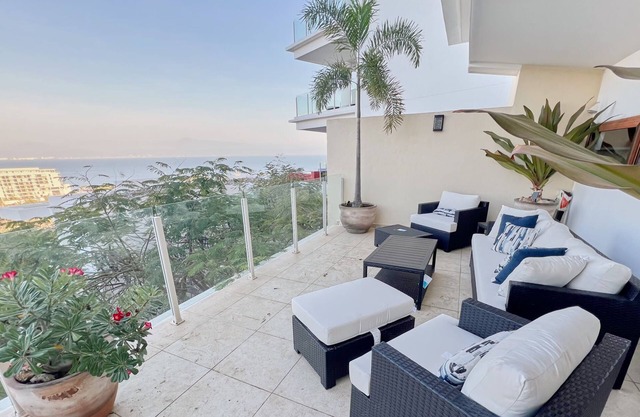 Luxury 3BR w Ocean Views & Private Beach Club