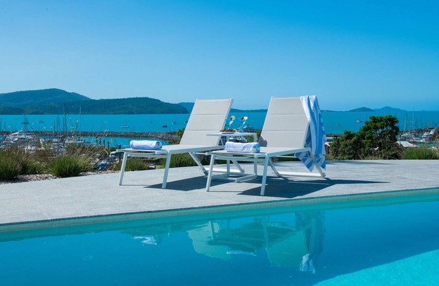 Luxury 4 bedroom holiday home + Pool + Self-contained Unit + 3 Living aeras