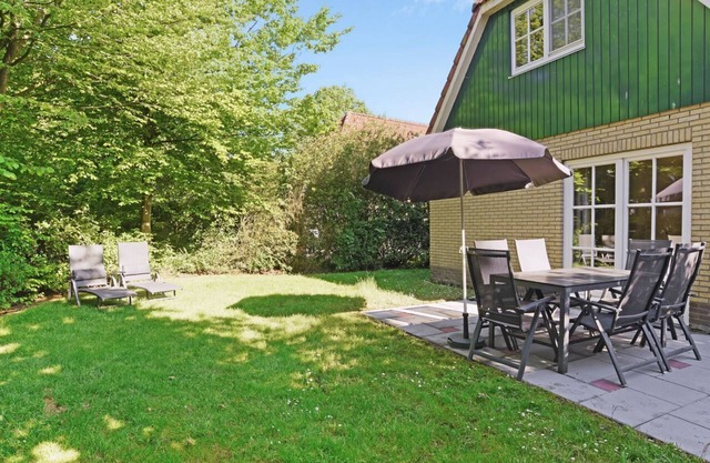 Luxury 4-person bungalow in the holiday park Landal Hunerwold State