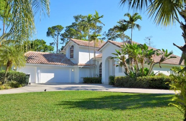 Luxury 4000 sf Home 5 BEDS 4 BATHS 1,3 acres DOG LOVERS WELCOME