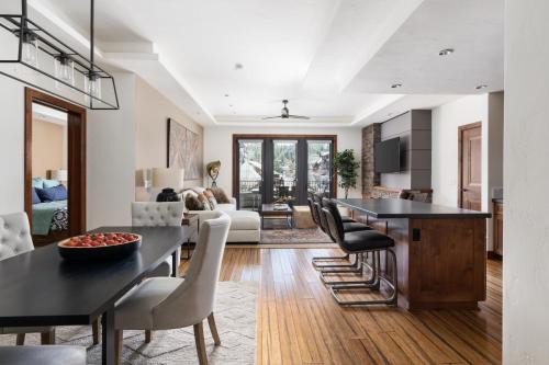 Luxury 4BDR Residence steps from Heavenly Village condo