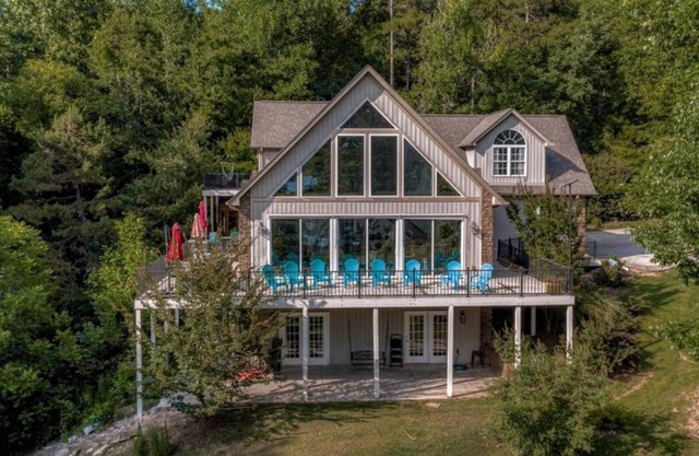 Luxury 4BR/4BA Lake Keowee Retreat- Mountain Cabin Vibes + Private Dock