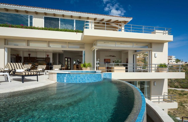 Luxury 5 BR Ocean View Villa del Mar w/Heated Pool, Home Theatre Room + More