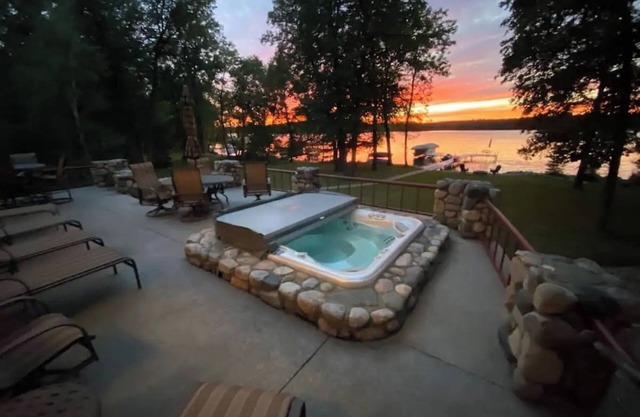 Luxury 5BR Lake Front Home | 5 Bed, 4.5 Bath