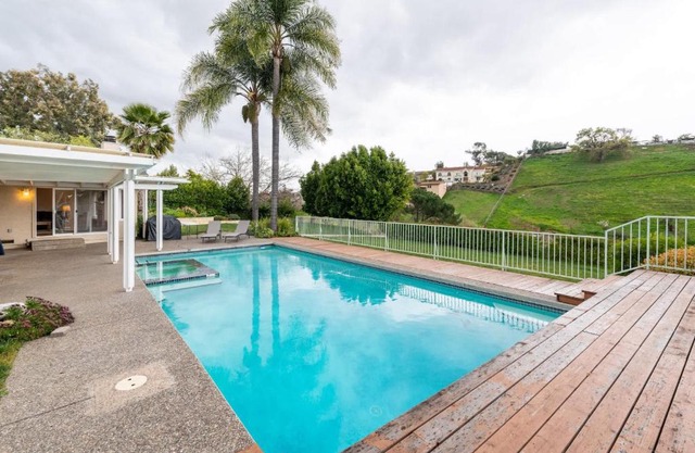 Luxury 5BR Retreat with Pool Fire Pit & Valley Views