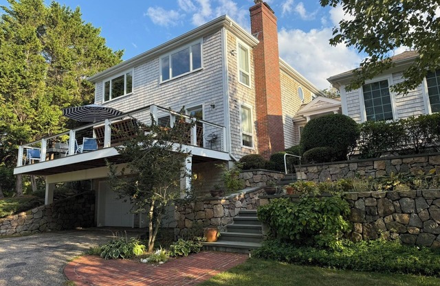 Luxury 6-bedroom home in charming Falmouth walk to Private Beach, Bike Path