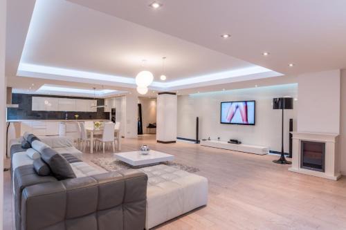 Luxury Apartment Herastrau Nord- 240 sqm - Spa, Pool & Gym Access