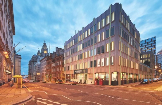 Luxury apartment near the waterfront – prestigious Water Street location!