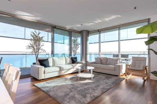 Luxury Apartment With Sea View!