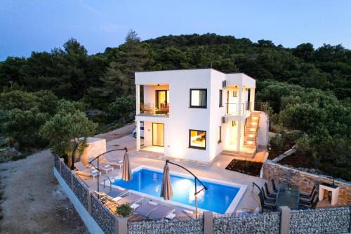 Luxury Apartments Mauro with Heated Pool