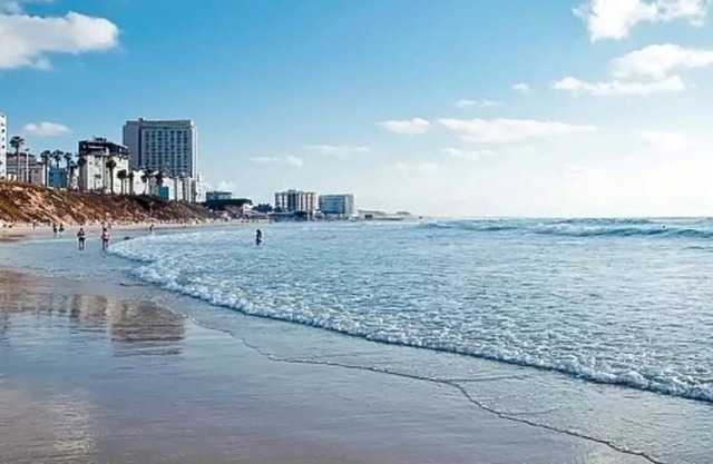Luxury apt heart Bat-Yam 3 m walk beach