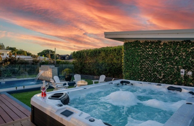 Luxury Beach Home ~ Heated Pool ~ Hot Spa ~ Fire Pitt ~ Golf