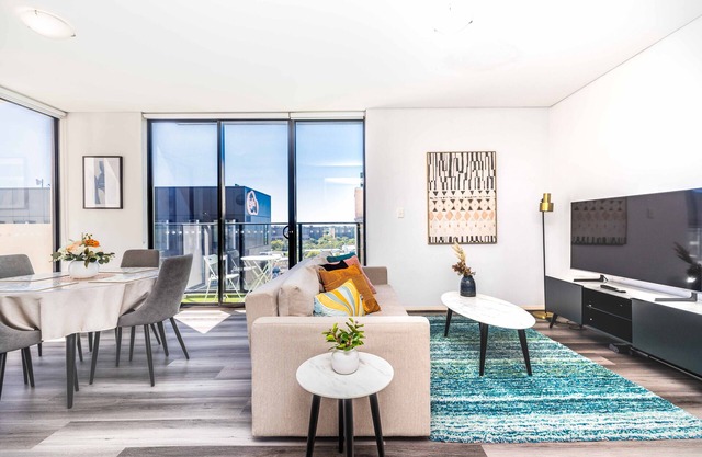 Luxury Bright 1 bed apt-oppo Redfern Station