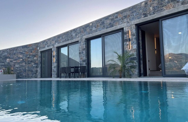 Luxury CaveStyle Smart Feature Villa Ikelos, Mountain View in Neromai Residence