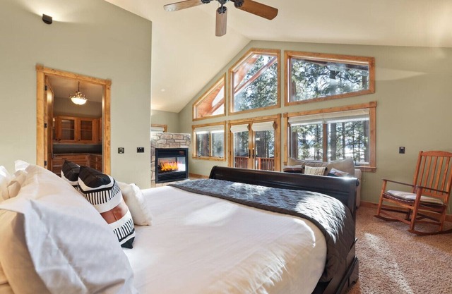 Luxury Chalet | Jacuzzi BBQ Lake View | Sleeps 10
