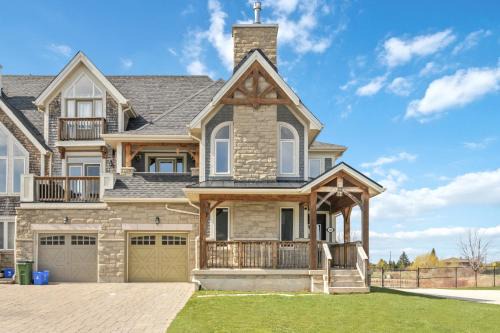 Luxury Chalet-Walk to Beach/Village w Mtn View
