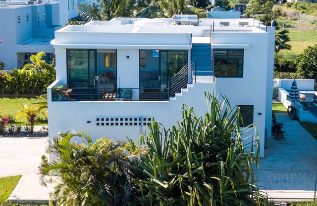 Luxury Cliffside Oceanview Villa with Private Pool and Rooftop. Accommodates 7.