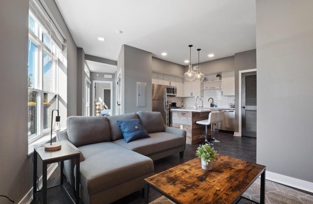 Luxury Condo 10 Minutes from First Energy Stadium B3